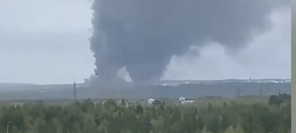 Massive drone attacks on Olenya airbase, fire reported