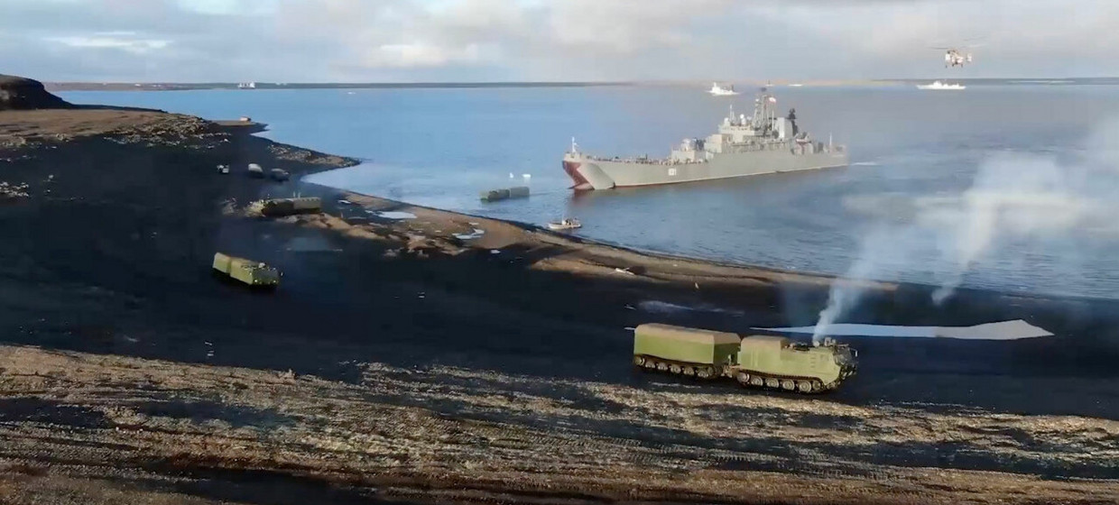 Navy forces land at Franz Josef Land as part of exercise Zapad-2025